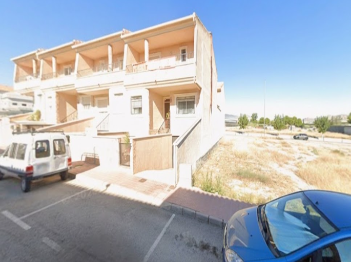Vivienda tipo dúplex, con garaje.