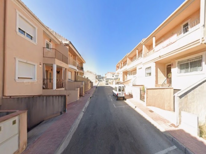 Vivienda tipo dúplex, con garaje.