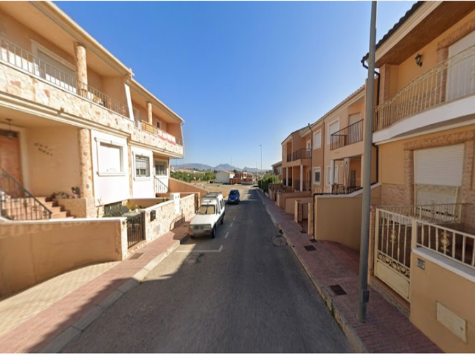 Vivienda tipo dúplex, con garaje.